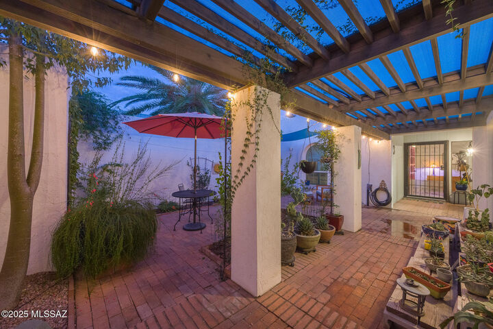 Property Photo: 3270 N Sabino Vista Circle AZ 85750