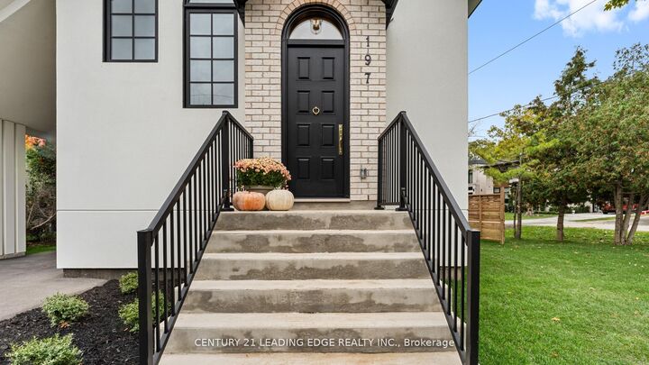 Photo de la propriété:  197 Glen Oak Drive  ON L6K 2J3 