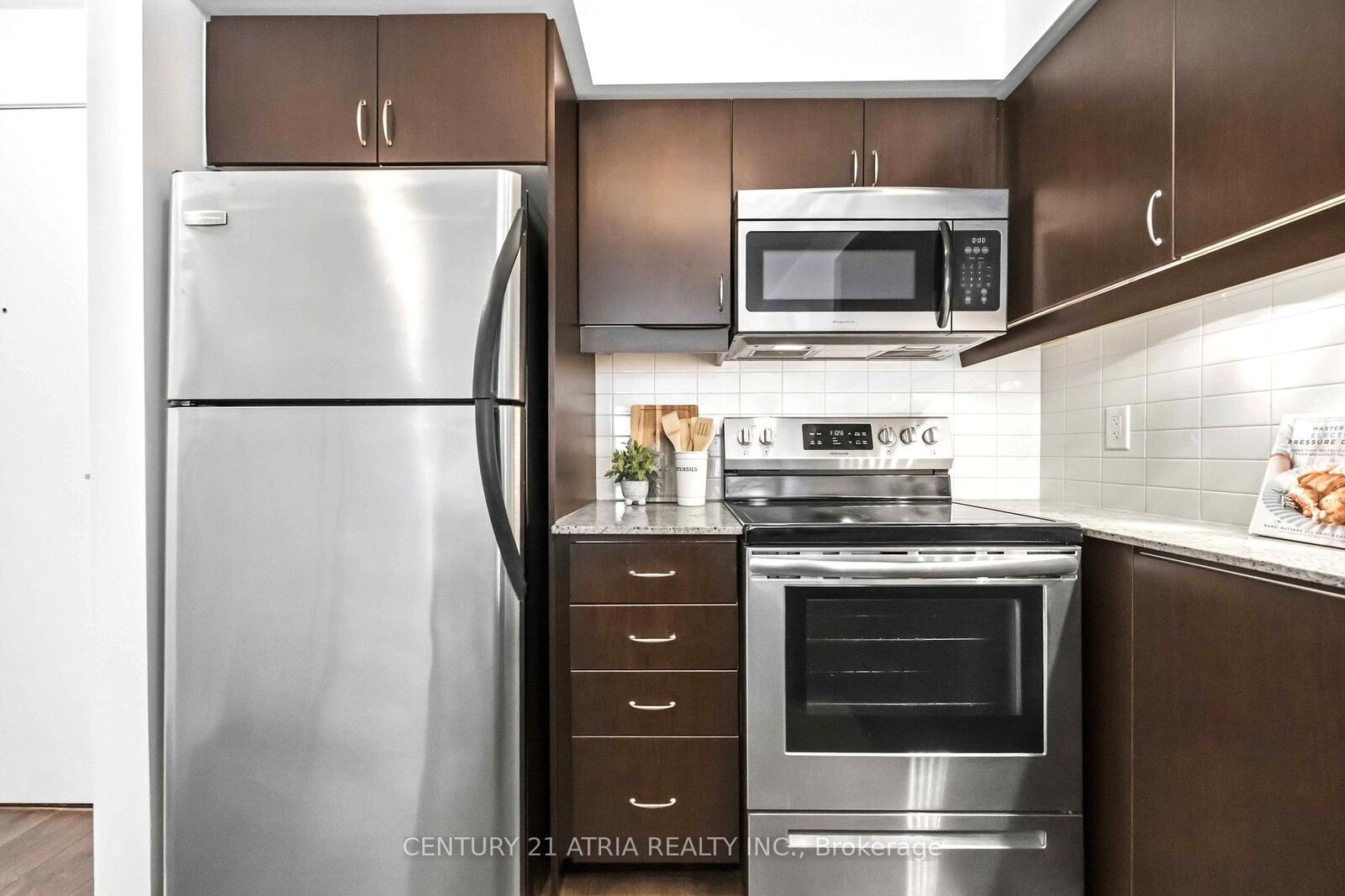 Property Photo: 27 Rean Drive 405 ON M2K 0A6