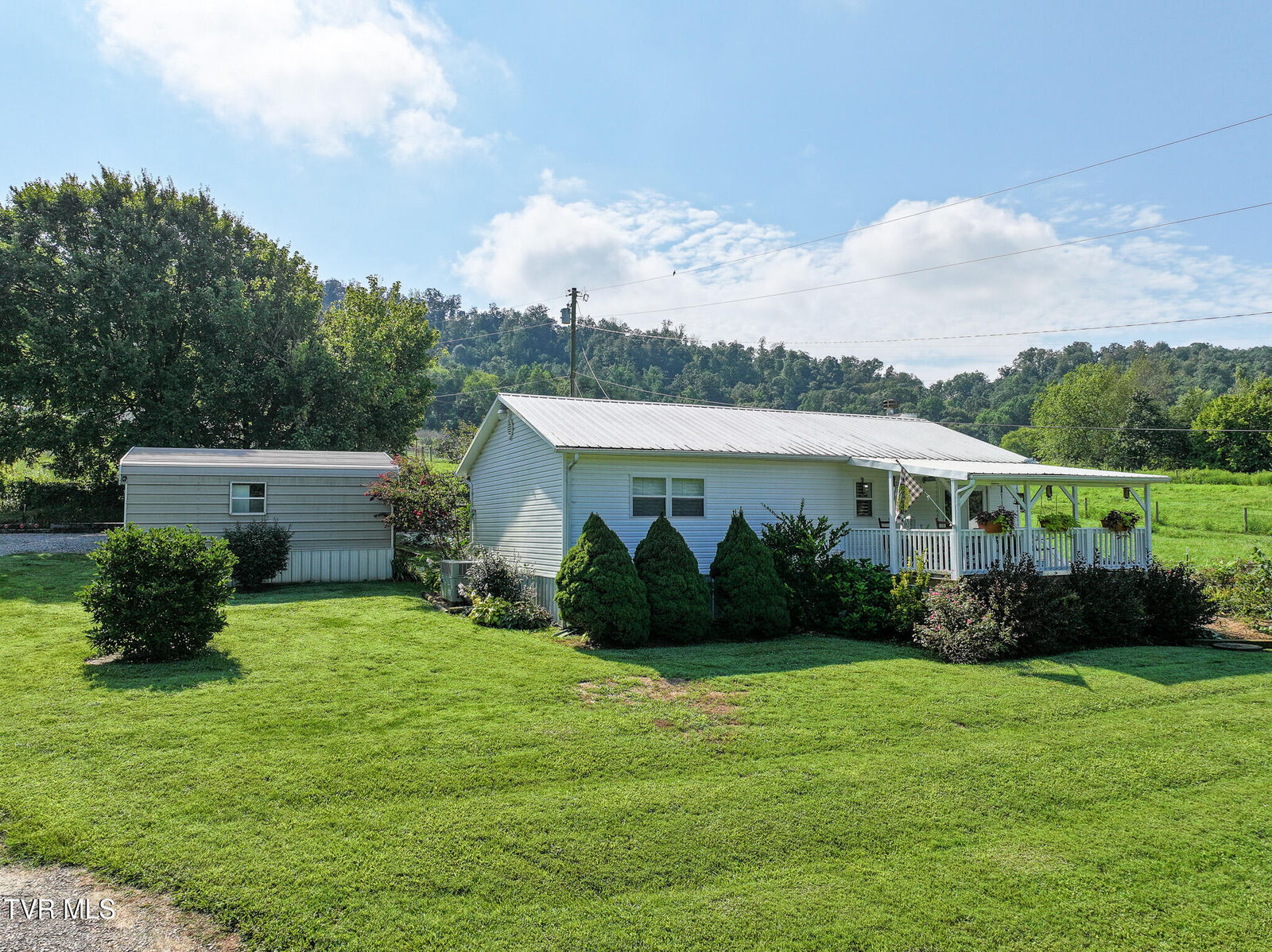 Property Photo:  2074 West Pines Road  TN 37616 