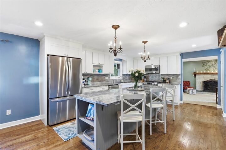 Property Photo:  270 Twin Hills Dr  PA 15216 