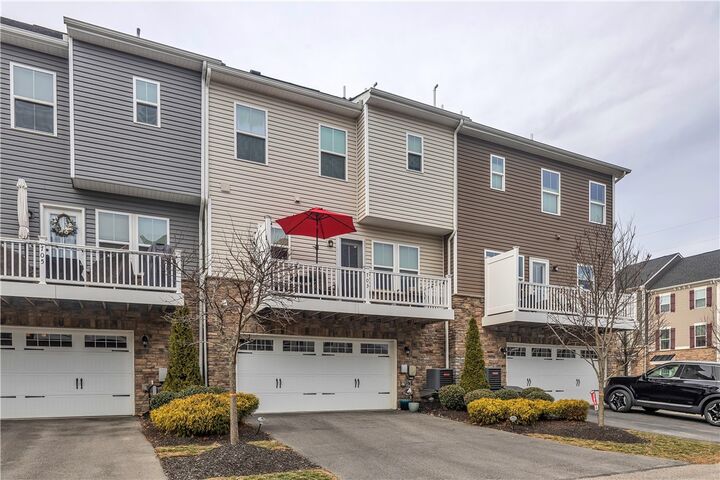 Property Photo:  703 Truth Ln  PA 16066 