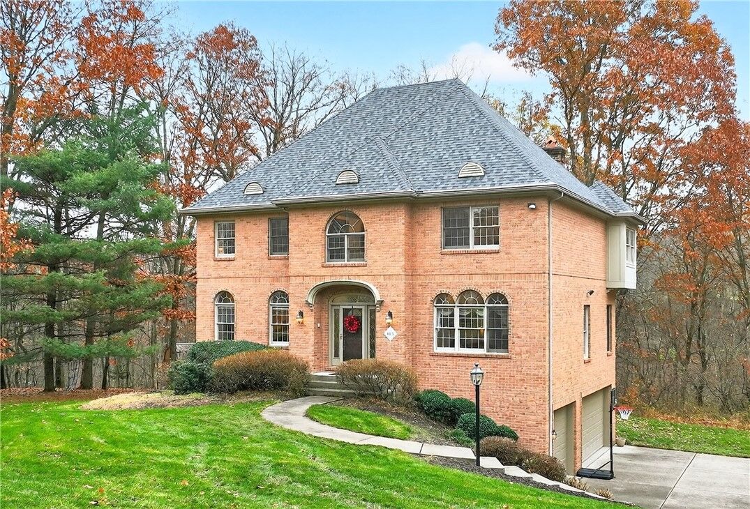 Property Photo:  1613 Amicitia Ln  PA 15143 