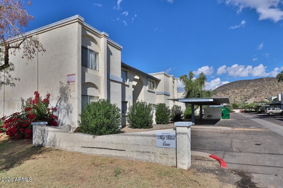 Property Photo:  1540 W Mercer Lane 1-4  AZ 85029 