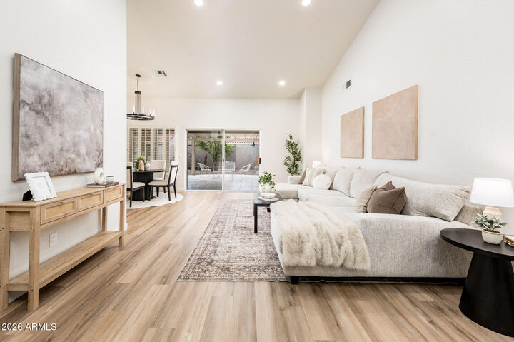 Property Photo:  1033 E Hearne Way  AZ 85234 