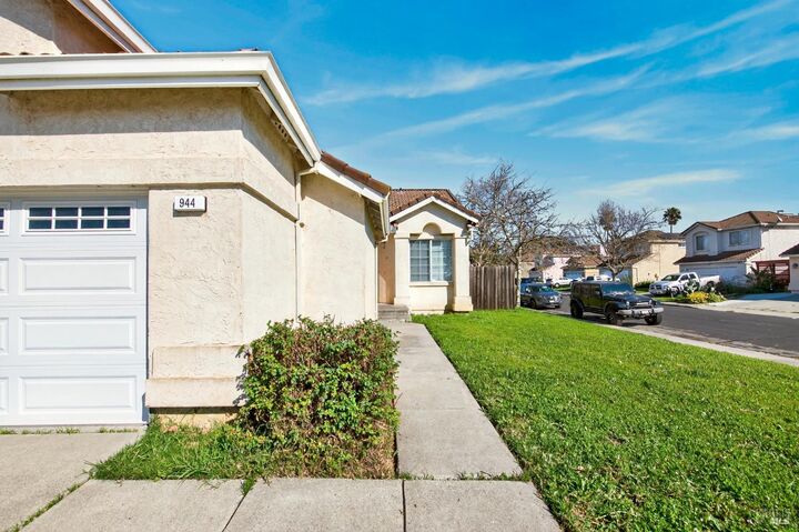 Property Photo:  944 Bauman Court  CA 94585 