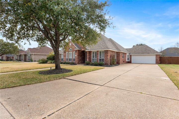 Property Photo:  814 Royal Adelade Drive  TX 77845 