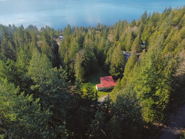 Property Photo: 7103 Sechelt Inlet Road BC V7Z 0P1