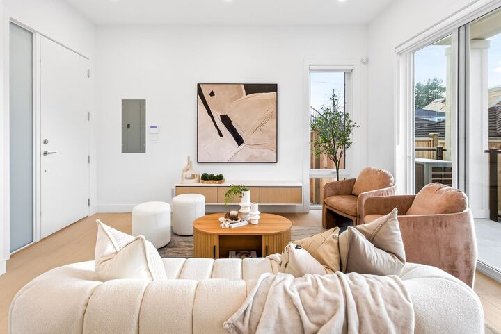 Property Photo:  6933 Prince Edward Street 2  BC V5X 3P2 