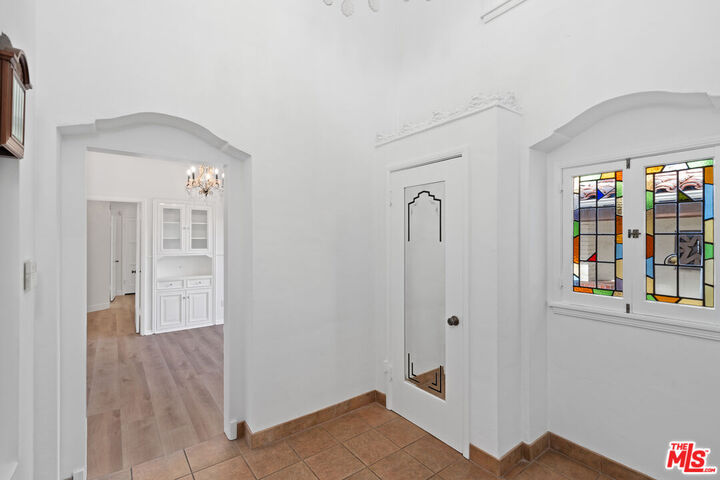 Property Photo:  357 S La Peer Dr  CA 90211 