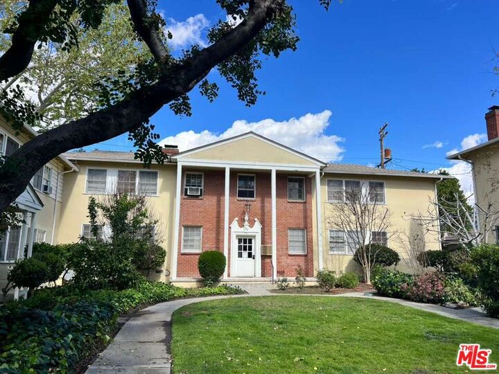 Property Photo: 525 E Maple St CA 91205