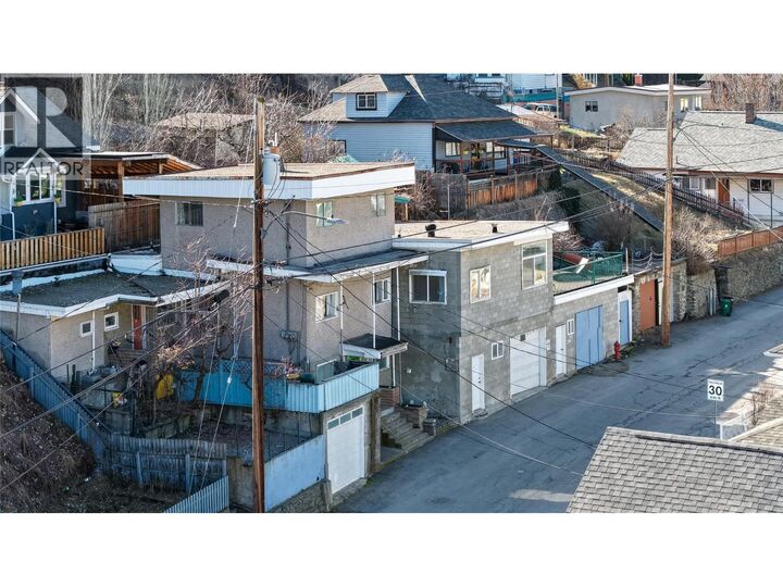 Photo de la propriété:  244A Old Rossland Avenue  BC V1R 3M7 