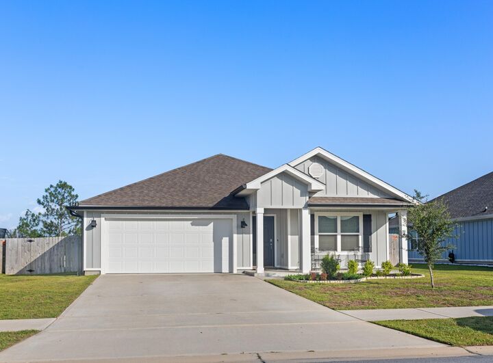 Property Photo:  848 Otto Loop  FL 32539 