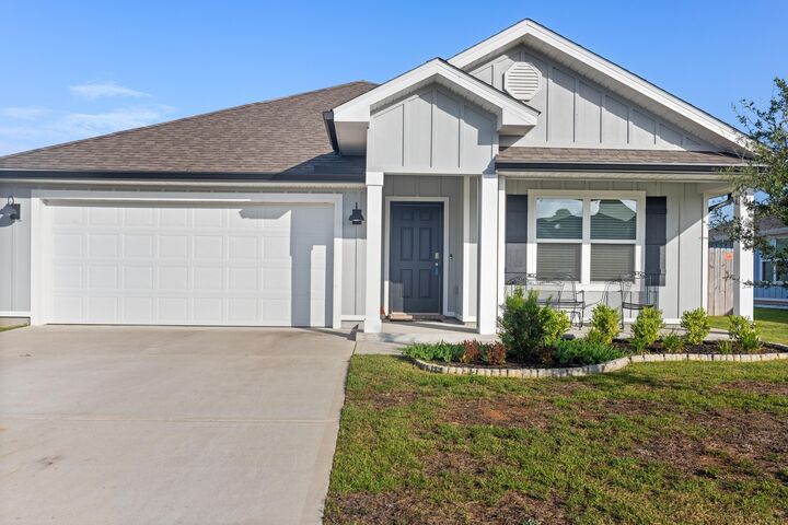 Property Photo:  848 Otto Loop  FL 32539 