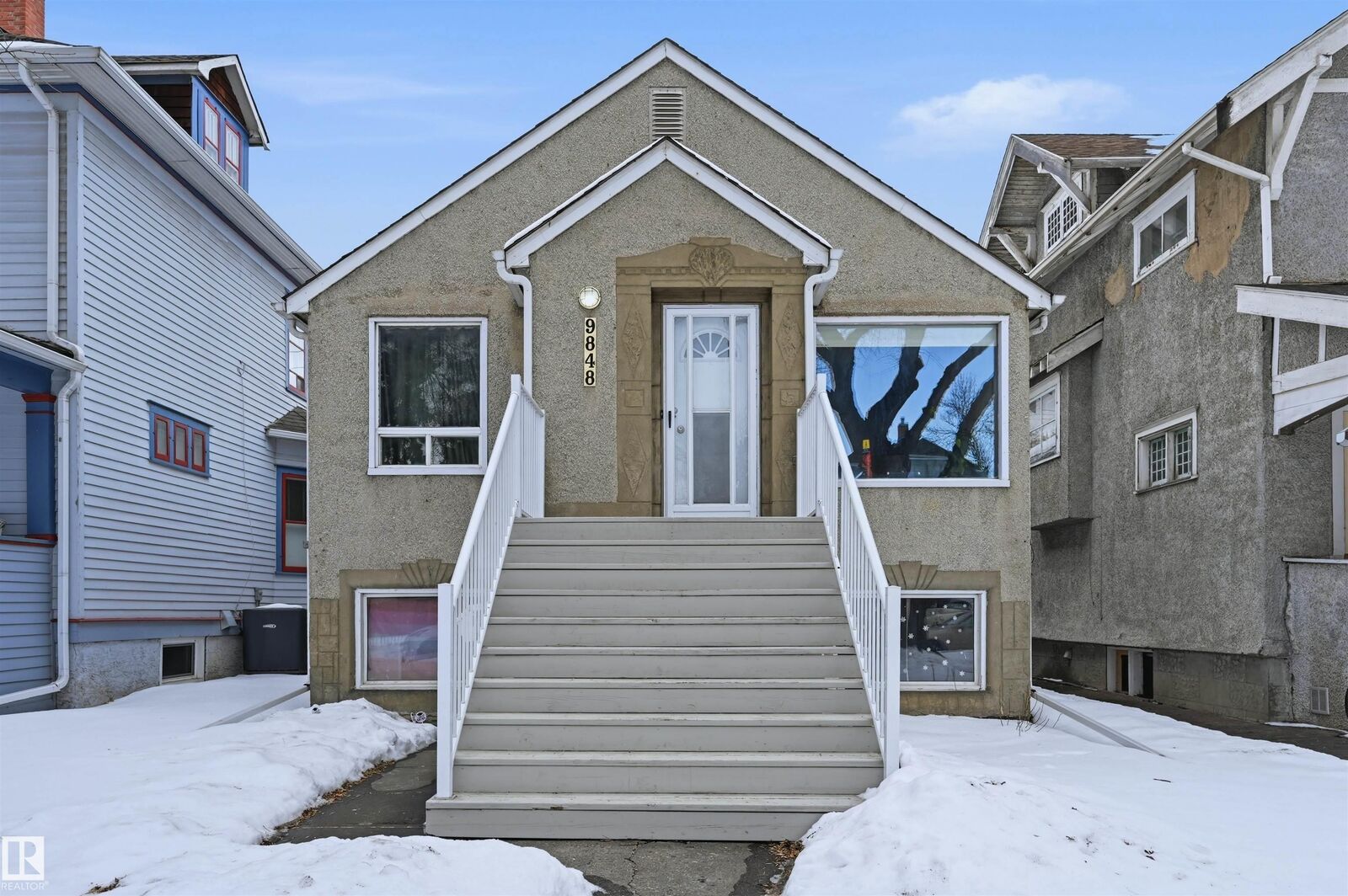 Property Photo: 9848 87 Avenue NW AB T6E 2N6