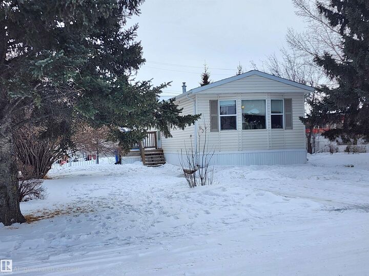 Property Photo:  4204 47 Street SE  AB T9A 2H5 