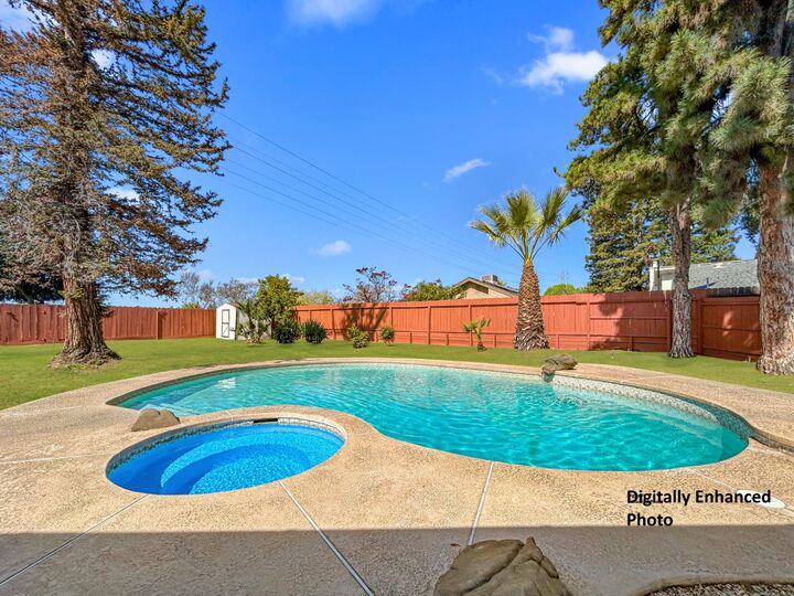 Property Photo:  830 E Bedford Avenue  CA 93720 