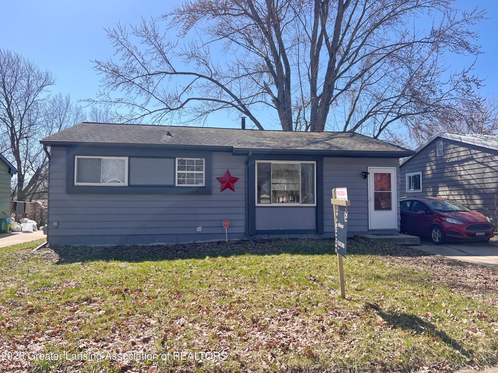 Property Photo:  4113 Heathgate Drive  MI 48911 