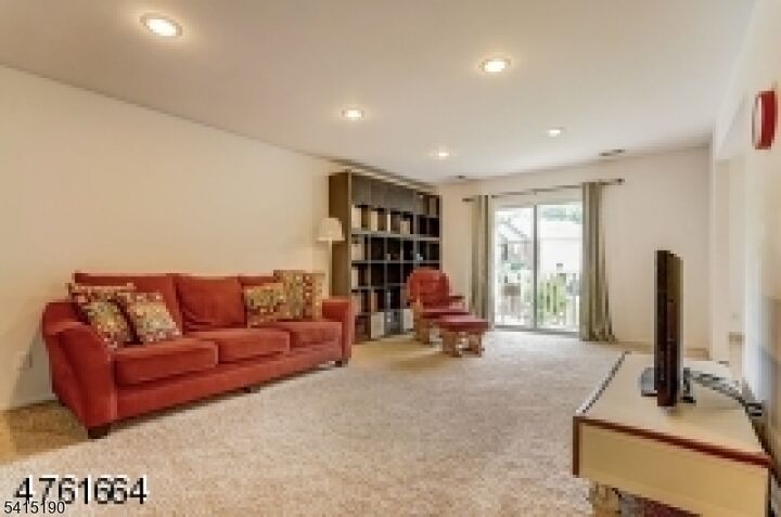 Property Photo:  6 Jennifer Dr 6  NJ 07936 