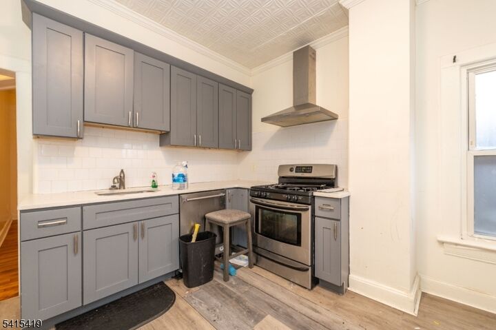 Property Photo:  579 Nassau St  NJ 07050 