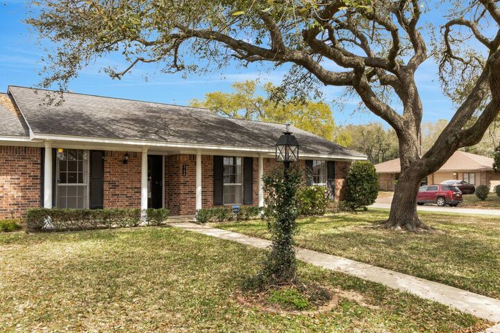 Property Photo:  2206 Cedar Creek Drive  TX 77520 