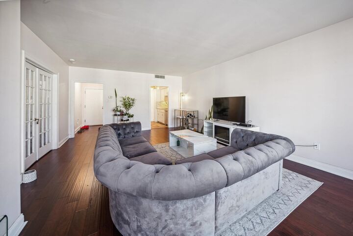 Property Photo:  203 Shearwater Ct West 23  NJ 07305 