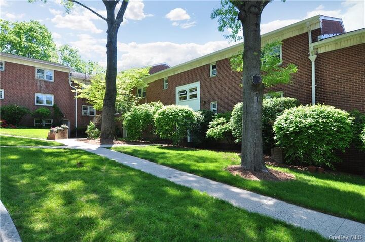 Property Photo:  140 N Broadway R-4  NY 10533 