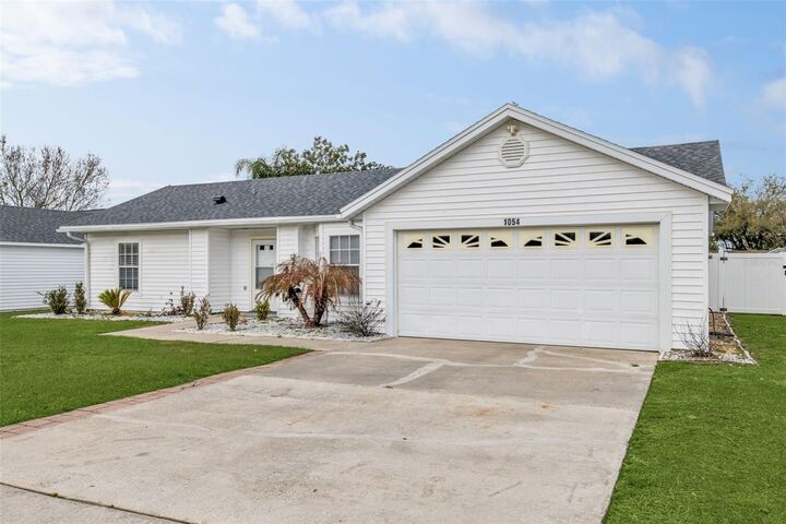 Property Photo:  1054 Seminole Creek Drive  FL 32765 