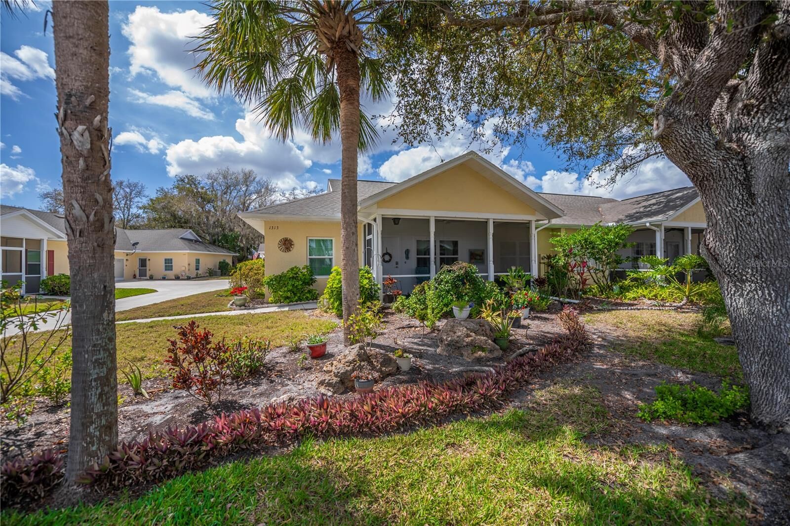 Property Photo:  1313 Red Oak Lane  FL 33948 