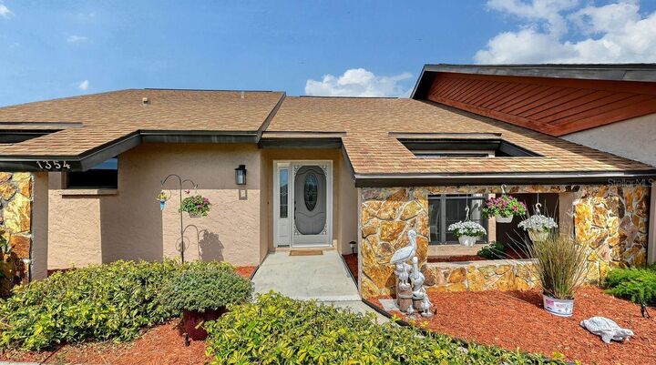 Property Photo:  1354 Roosevelt Drive  FL 34293 