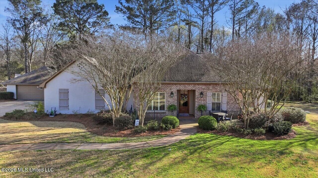 Property Photo:  226 Meadowlands Drive  MS 39047 