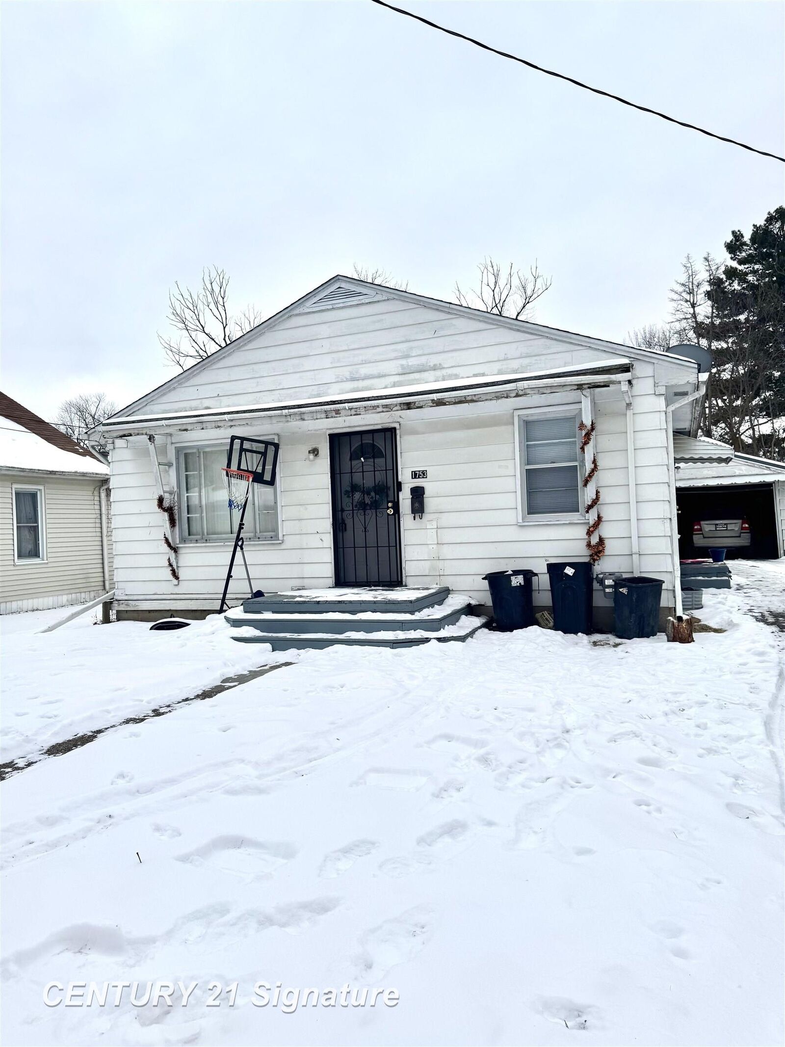 Property Photo:  1753 Kendrick Street  MI 48602 