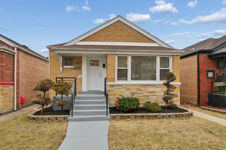 Property Photo:  8133 S Saginaw Avenue  IL 60617 