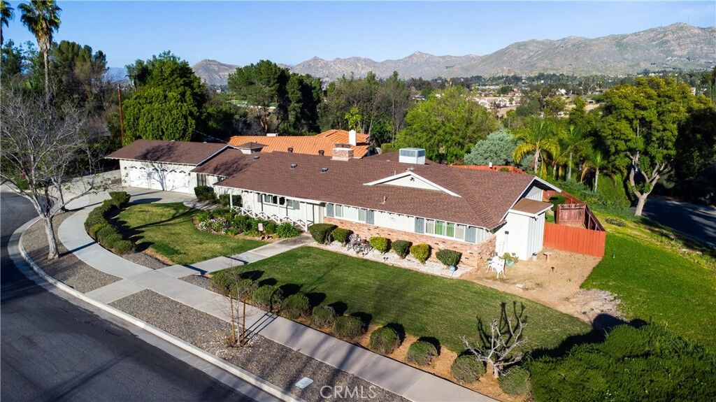 Property Photo: 5296 Bronson CA 92506