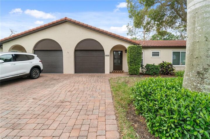 Property Photo:  1094 Forest Lakes Dr  FL 34105 