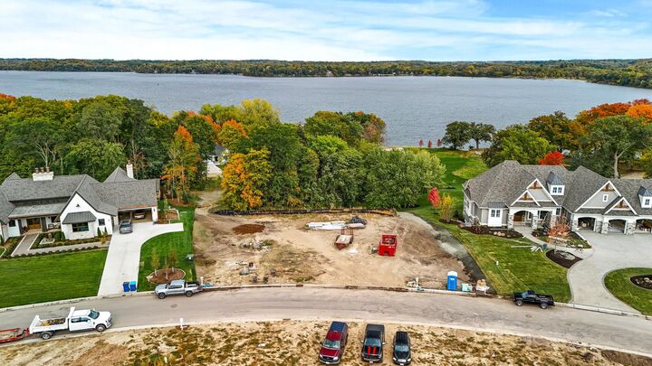Property Photo: 4946 Bridgevine Way MN 55359
