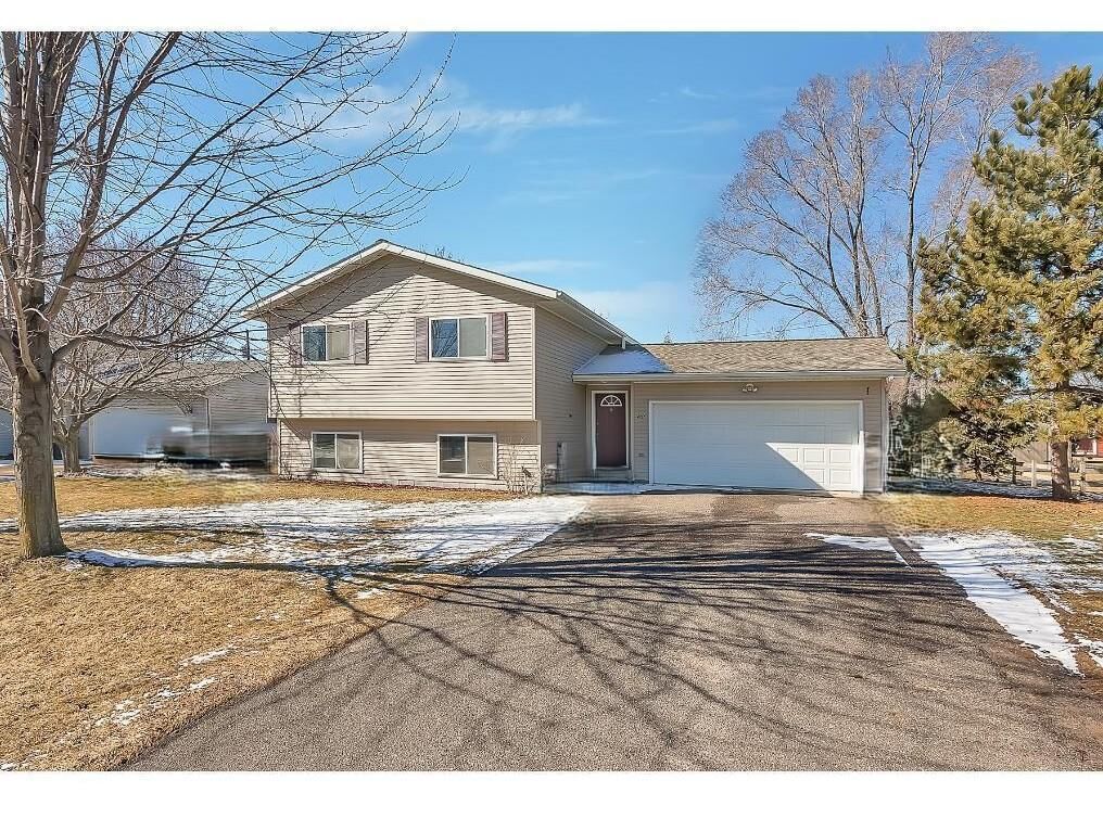 Property Photo:  407 Suncrest Drive  MN 56310 