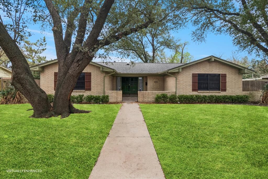 Property Photo:  1610 Alexander Drive  TX 75165 
