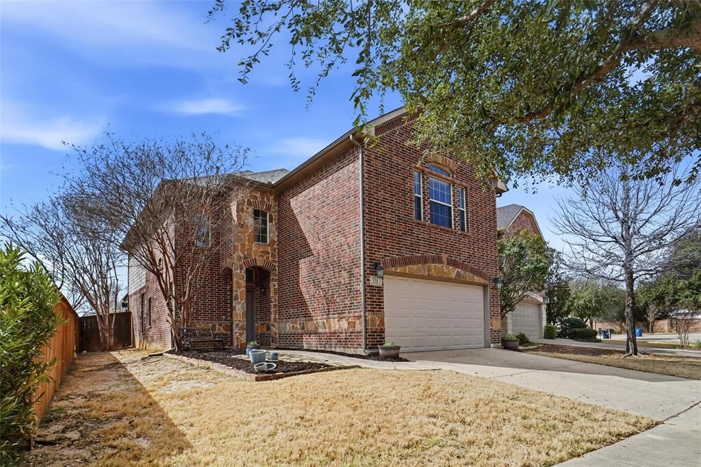 Property Photo:  331 Granger Circle  TX 76226 