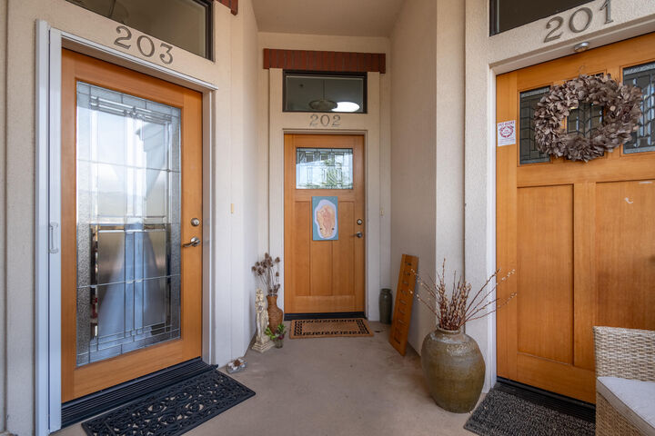 Property Photo:  479 Russell Street 202  OR 97520 