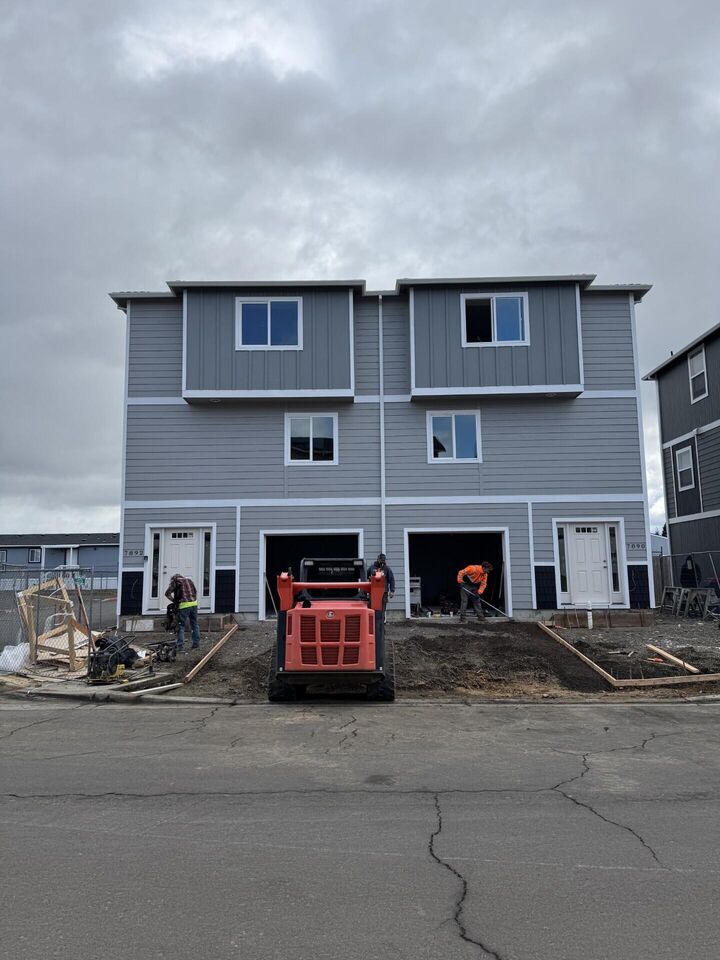 Property Photo:  7892 28th Street  OR 97503 