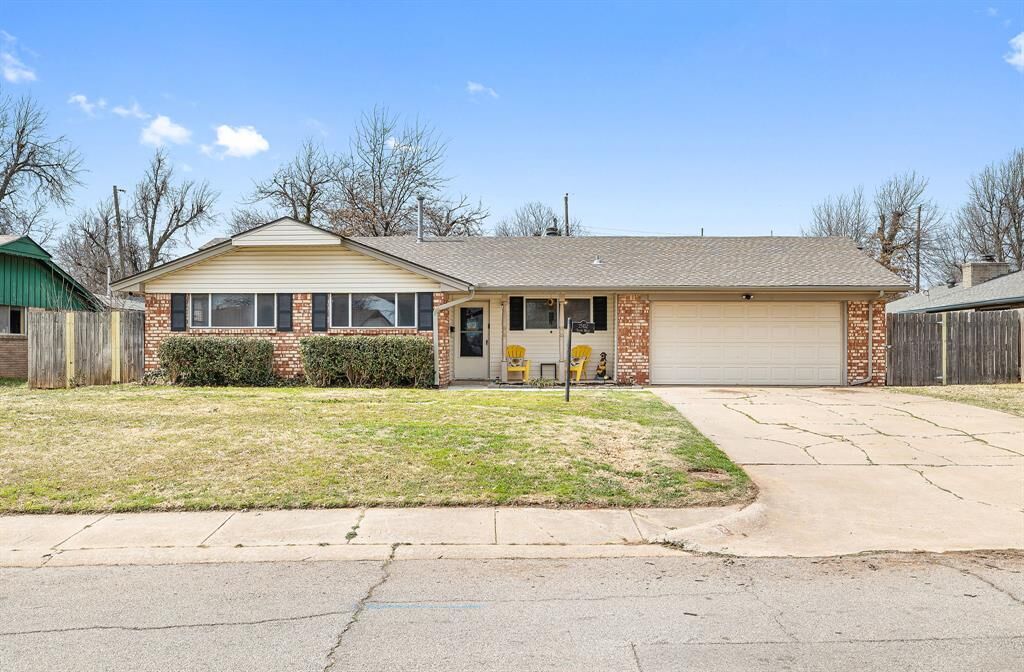 Property Photo:  1502 S Miles Avenue  OK 73036 