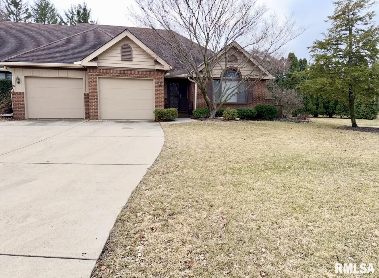 Property Photo:  7221 N Charles Way 14  IL 61614 