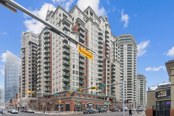 Property Photo: 1111 6 Avenue SW 1101 AB T2P 3M3