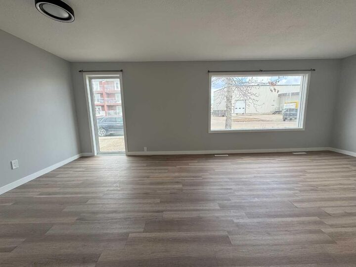 Property Photo: 10021 106 Avenue AB T8V 1J6
