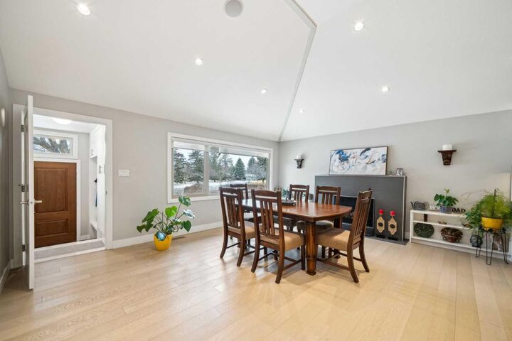 Property Photo: 16 Meadowlark Crescent SW AB T2V 1Z1