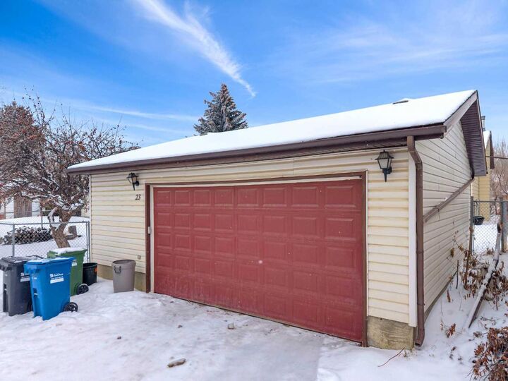 Property Photo:  23 Barner Avenue  AB T4R 1K2 