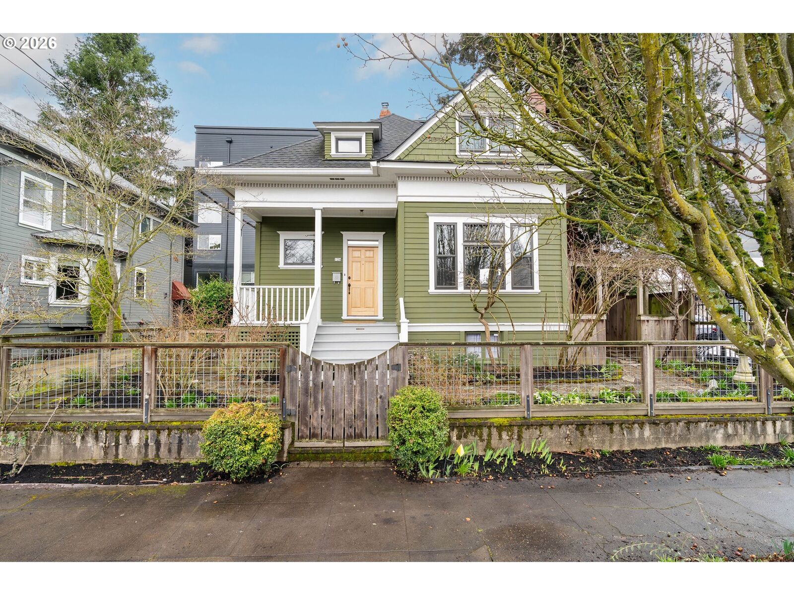 Property Photo: 124 NE 18th Ave OR 97232