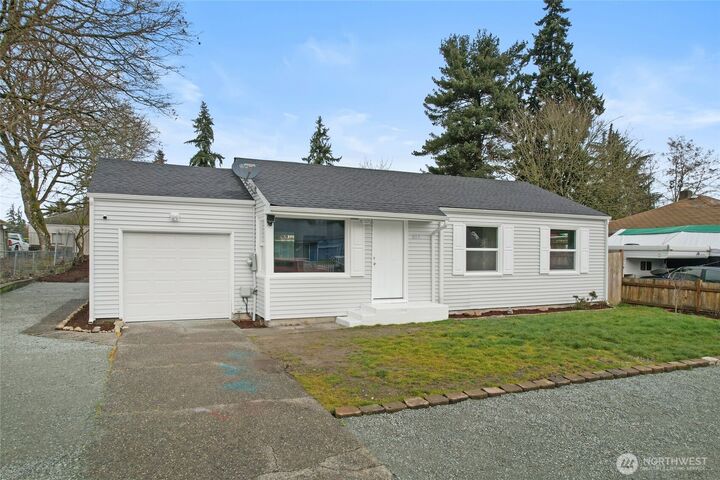 Property Photo:  817  114th Street S  WA 98444 