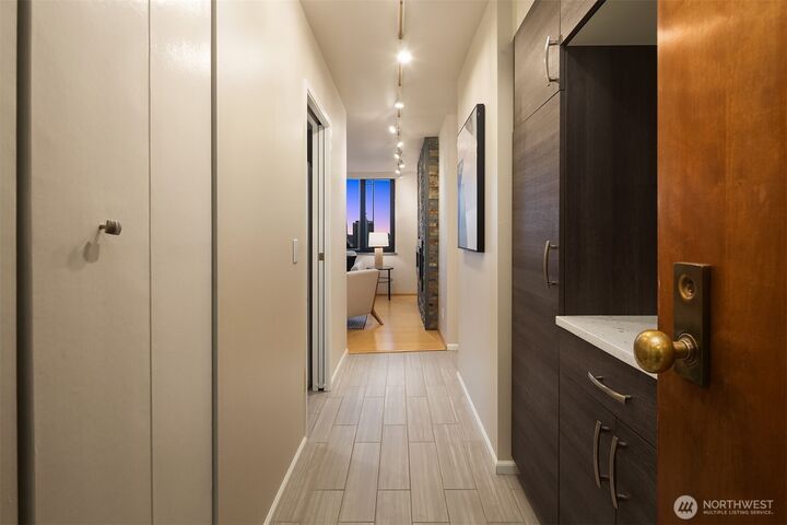 Property Photo:  2100  3rd Avenue 1703  WA 98121 